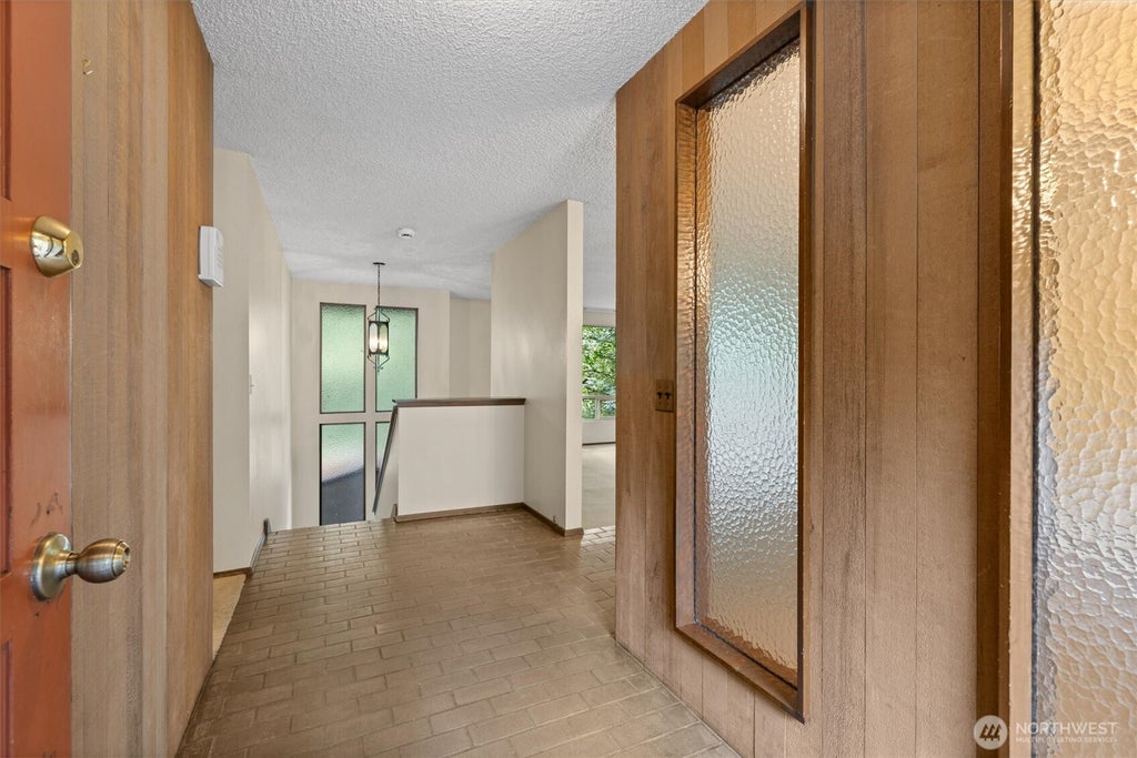 Photo of 3322 102nd Avenue NE, Bellevue, WA 98004 (MLS # 2579234)