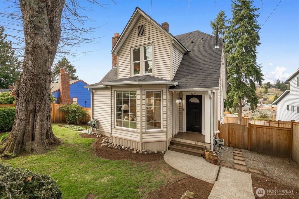 Photo of 3019 31st Ave Ave W, Seattle, WA 98199 (MLS # 2502600)
