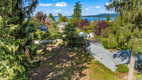 Photo of 728 Blaine Street, Steilacoom, WA 98388 (MLS # 2436922)