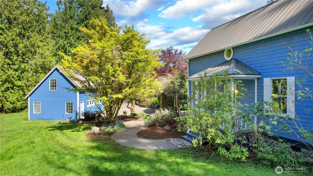 Photo of 10472 NE Sunrise Bluff Lane, Bainbridge Island, WA 98110 (MLS # 2509406)