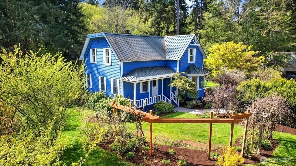 Photo of 10472 NE Sunrise Bluff Lane, Bainbridge Island, WA 98110 (MLS # 2509406)