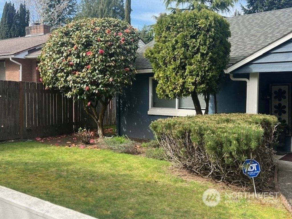 Photo of 4046 NE 86th Street, Seattle, WA 98115 (MLS # 2219917)