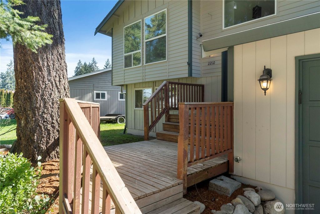 Photo of 2210 27th Avenue SE, Puyallup, WA 98374 (MLS # 2503335)