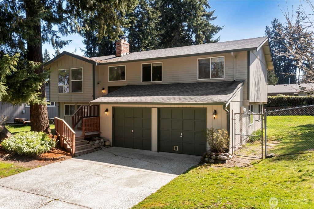 Photo of 2210 27th Avenue SE, Puyallup, WA 98374 (MLS # 2503335)