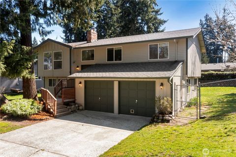 Photo of 2210 27th Avenue SE, Puyallup, WA 98374 (MLS # 2503335)