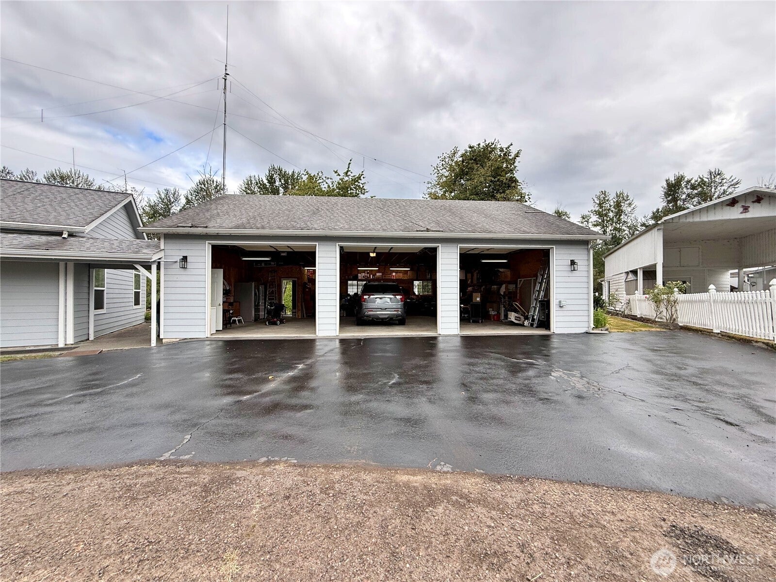 135 River Way