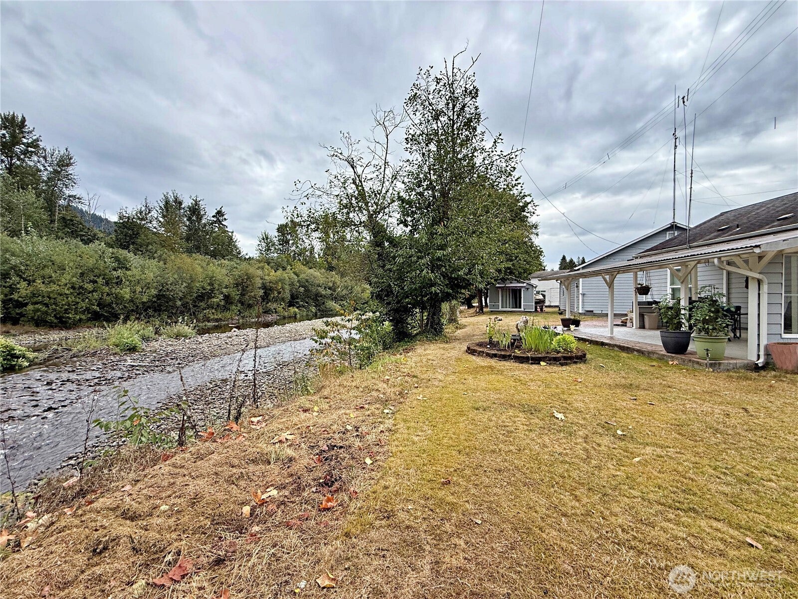 135 River Way