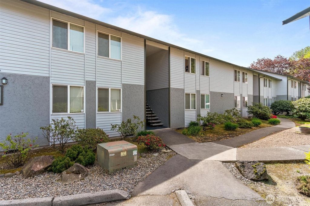 Photo of 1840 Central Place S #H88, Kent, WA 98030 (MLS # 2357232)