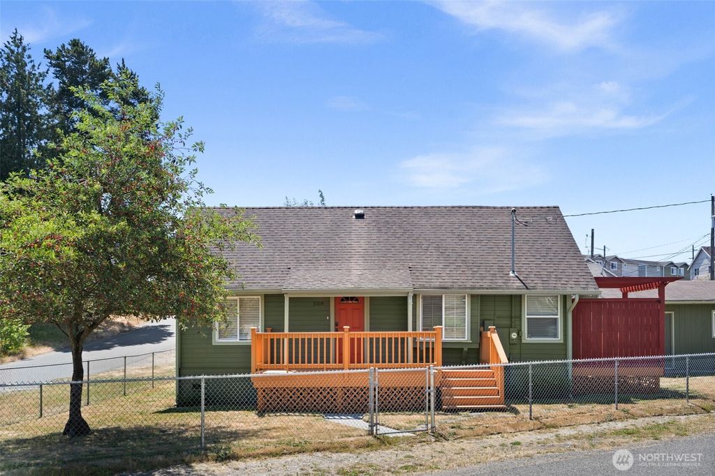 Photo of 3004 S Warner Street, Tacoma, WA 98409 (MLS # 2551700)