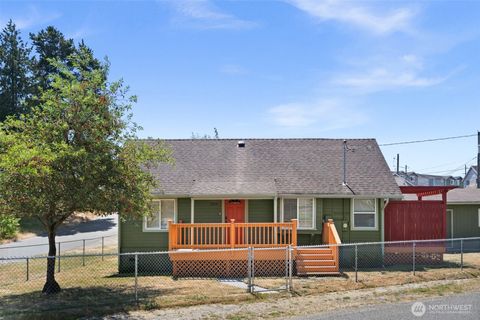 Photo of 3004 S Warner Street, Tacoma, WA 98409 (MLS # 2551700)