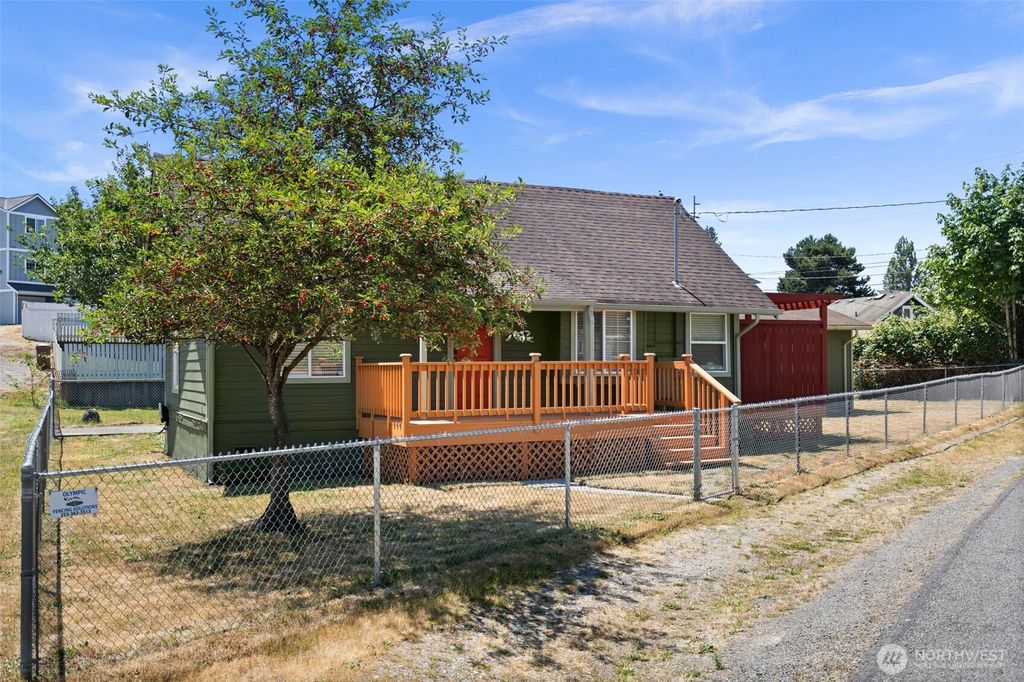Photo of 3004 S Warner Street, Tacoma, WA 98409 (MLS # 2551700)