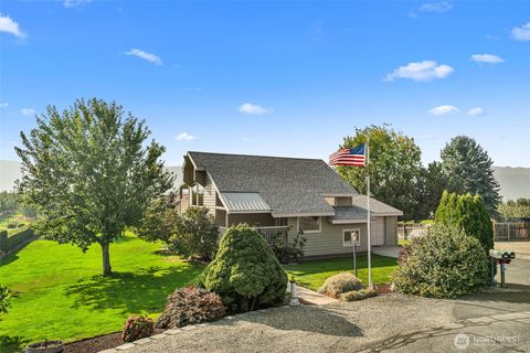 Photo of 2938 Airway Street SE, East Wenatchee, WA 98802 (MLS # 2444298)