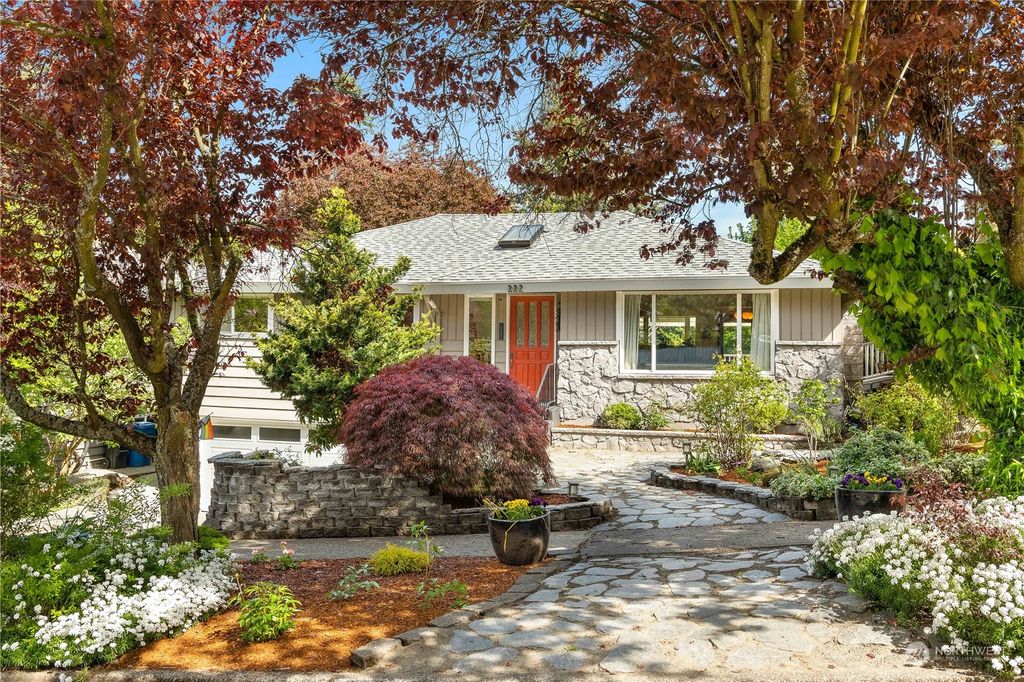 Photo of 222 NE 89th Street, Seattle, WA 98115 (MLS # 2229338)