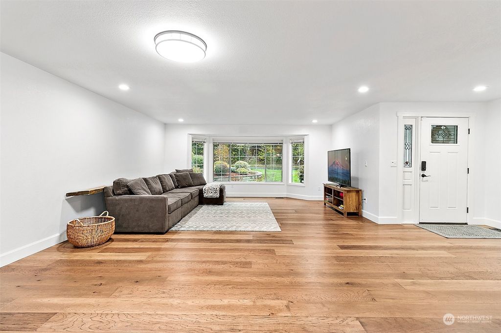 Photo of 32821 11th Avenue SW, Federal Way, WA 98023 (MLS # 2019383)