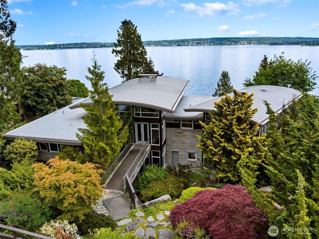 Photo of 4502 55th Avenue NE, Seattle, WA 98105 (MLS # 2489955)