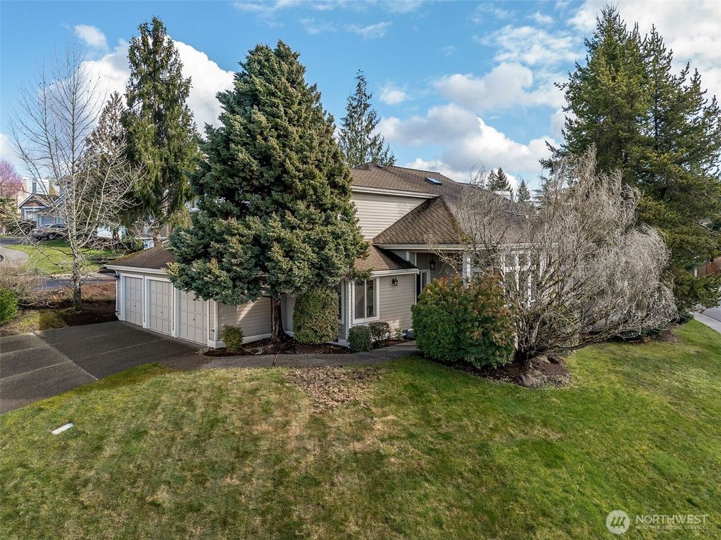 Photo of 1704 Field Place NE, Renton, WA 98059 (MLS # 2556237)