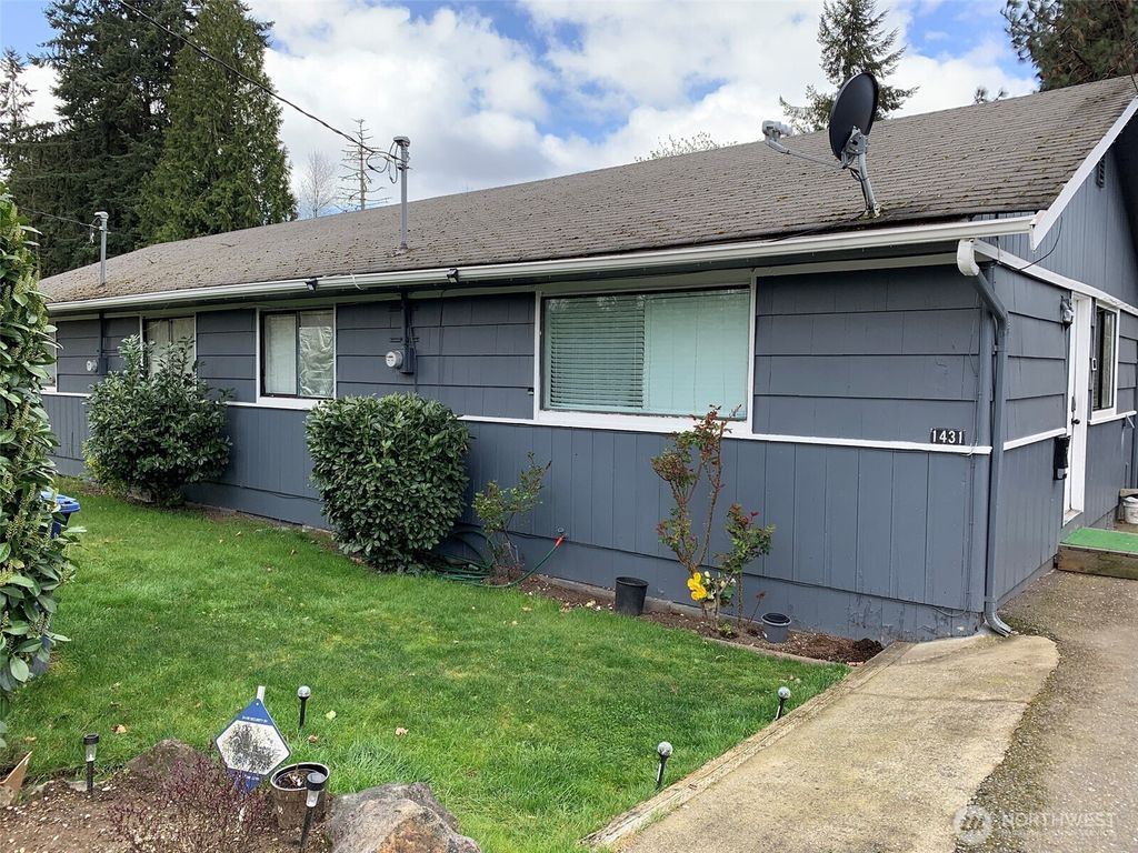 Photo of 1429 Kirkland Avenue NE, Renton, WA 98056 (MLS # 2453170)