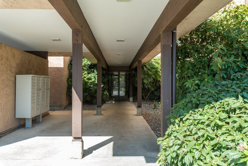 2021 N Laventure Road 201