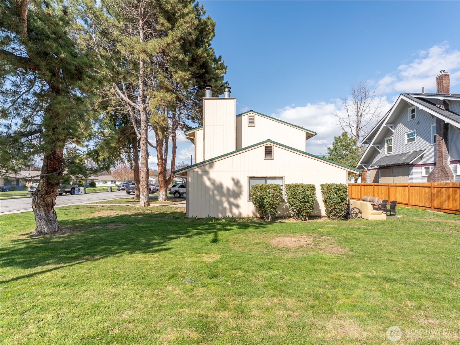 925 Gellatly Street