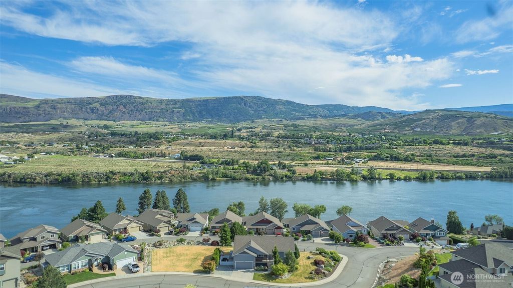 Photo of 2840 Akamai Way, East Wenatchee, WA 98801 (MLS # 2526483)