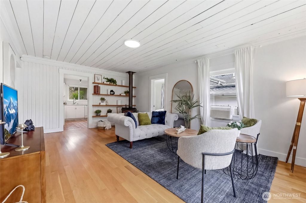 Photo of 1624 S 124th Street, Seattle, WA 98168 (MLS # 2488198)