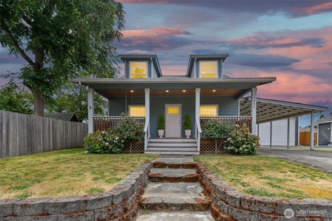 Photo of 1044 Park Street, Woodland, WA 98674 (MLS # 2551334)