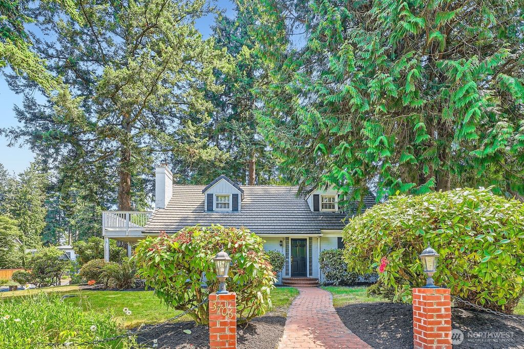 Photo of 3706 84th Avenue SE, Mercer Island, WA 98040 (MLS # 2392156)