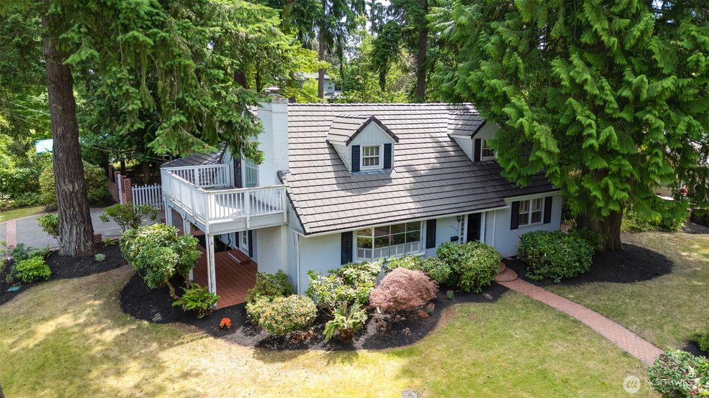 Photo of 3706 84th Avenue SE, Mercer Island, WA 98040 (MLS # 2392156)