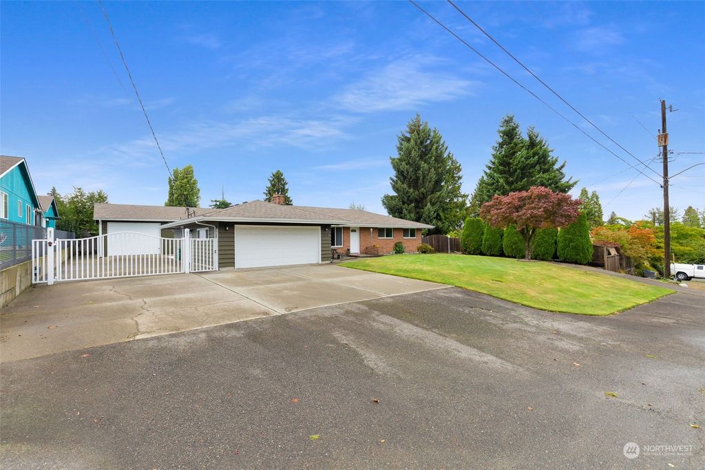 Photo of 334 S 108th Place, Seattle, WA 98168 (MLS # 2168928)