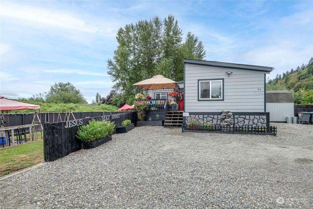 Photo of 94 6th Avenue N, Algona, WA 98001 (MLS # 2271878)