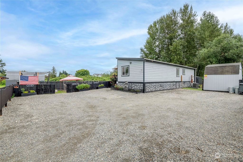 Photo of 94 6th Avenue N, Algona, WA 98001 (MLS # 2271878)