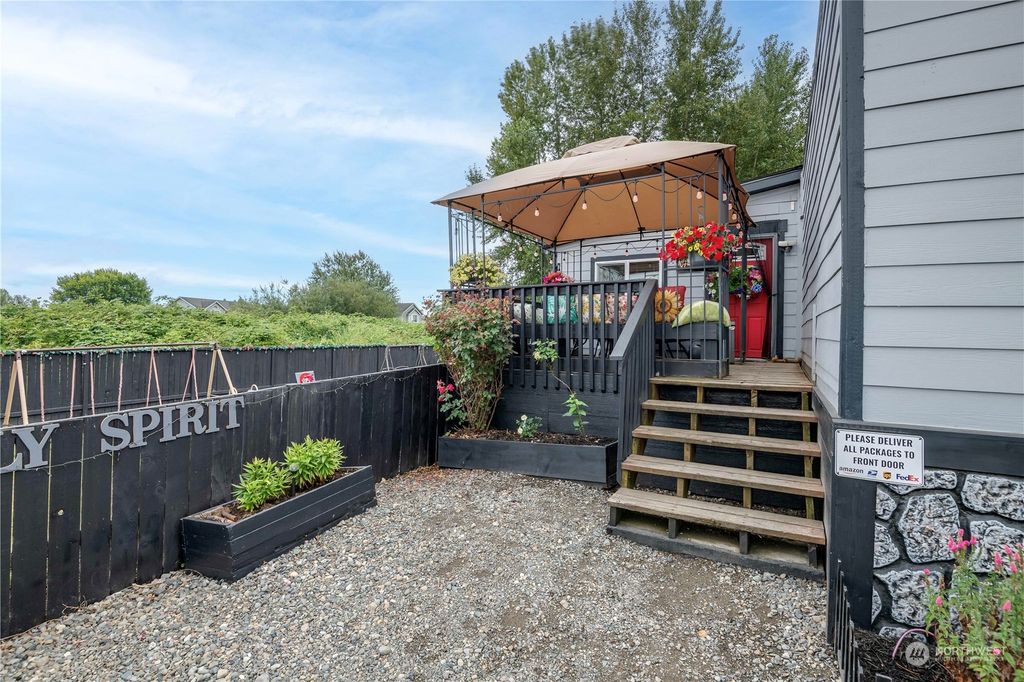 Photo of 94 6th Avenue N, Algona, WA 98001 (MLS # 2271878)