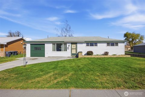 Photo of 814 S Evergreen Drive, Moses Lake, WA 98837 (MLS # 2508924)