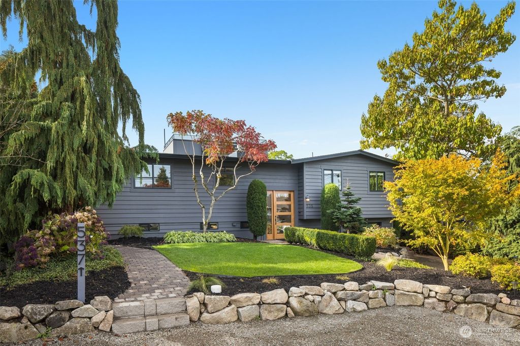 Photo of 535 16th Avenue W, Kirkland, WA 98033 (MLS # 2329404)