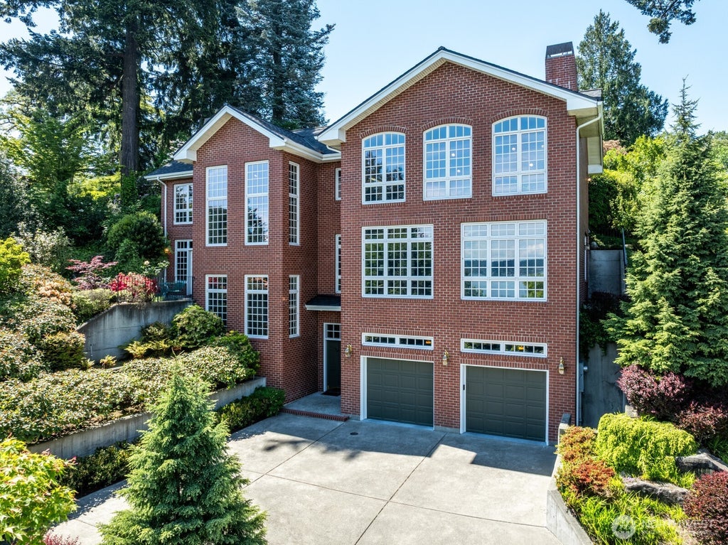 Photo of 6681 NE Windermere Road, Seattle, WA 98115 (MLS # 2577386)