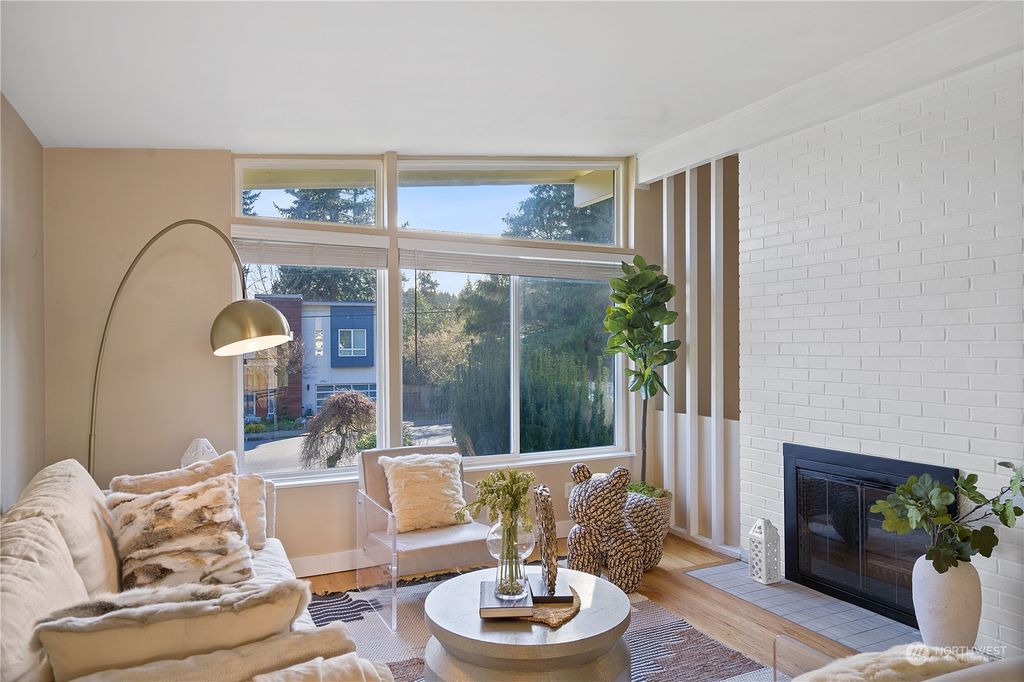 Photo of 3953 153rd Ave Ave SE, Bellevue, WA 98006 (MLS # 2202977)