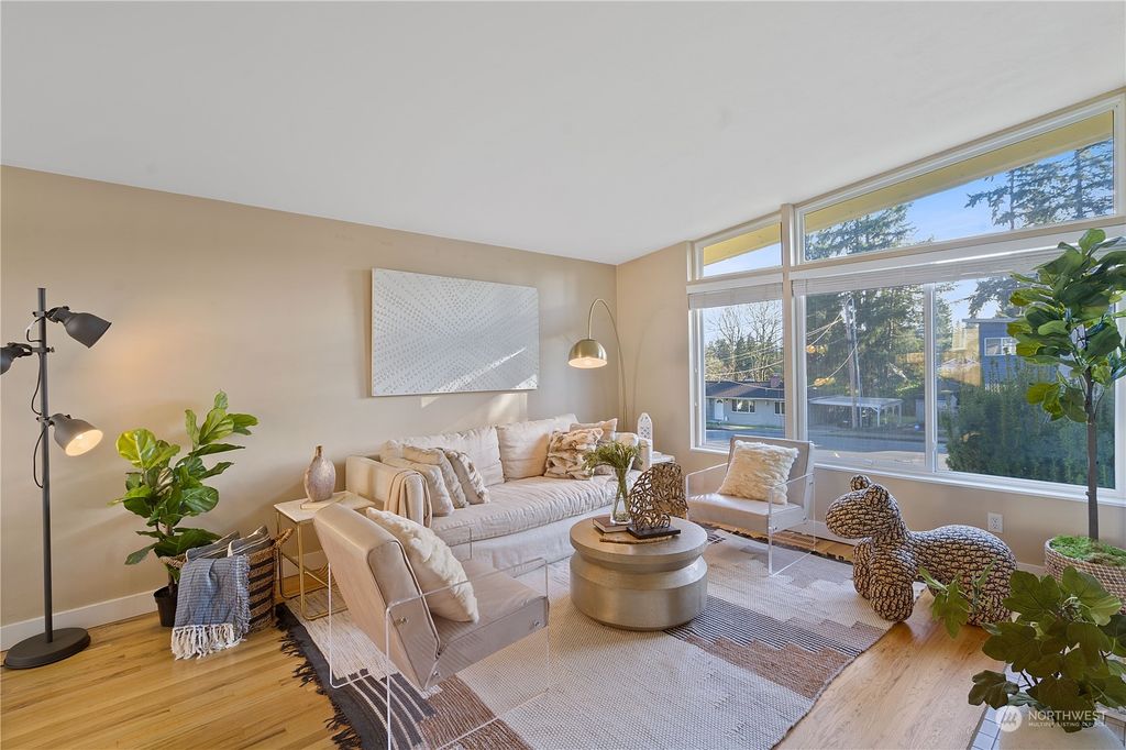 Photo of 3953 153rd Ave Ave SE, Bellevue, WA 98006 (MLS # 2202977)