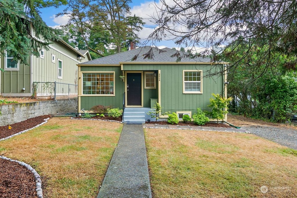 Photo of 2506 NE 120th Street, Seattle, WA 98125 (MLS # 2198079)
