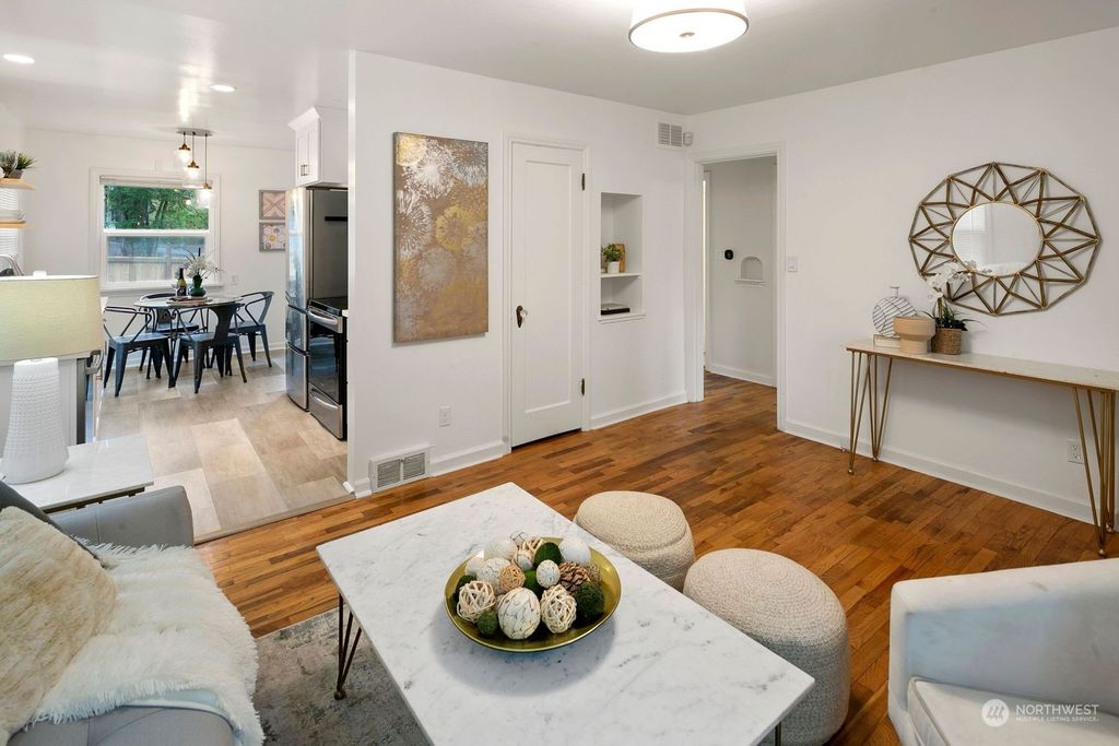 Photo of 2506 NE 120th Street, Seattle, WA 98125 (MLS # 2198079)