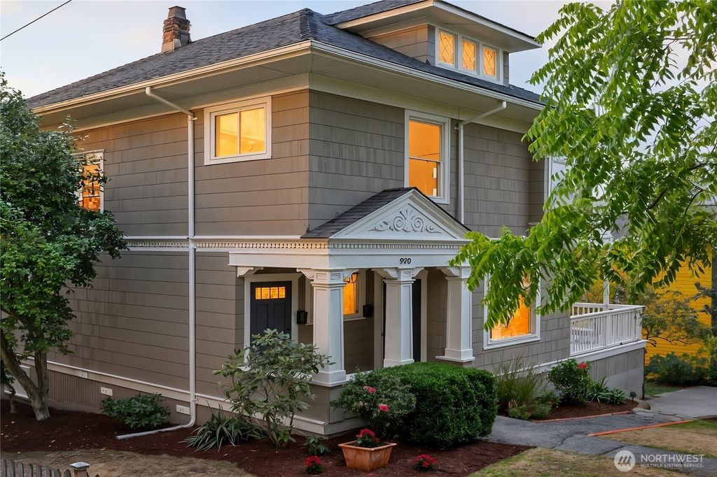 Photo of 920 4th Avenue N, Seattle, WA 98109 (MLS # 2429520)