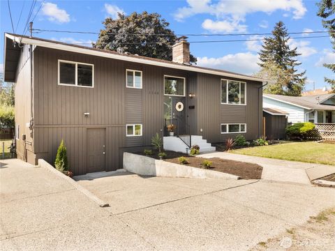 Photo of 1246 S Durango Street, Tacoma, WA 98405 (MLS # 2411632)