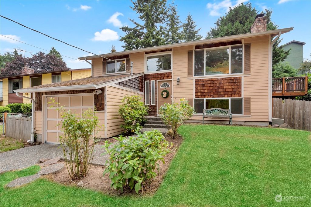 Photo of 14316 Fremont Avenue N, Seattle, WA 98133 (MLS # 2014864)