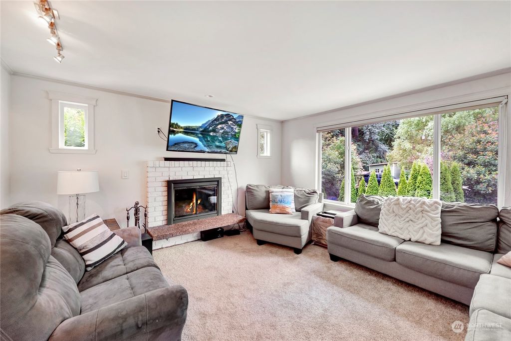 Photo of 14316 Fremont Avenue N, Seattle, WA 98133 (MLS # 2014864)