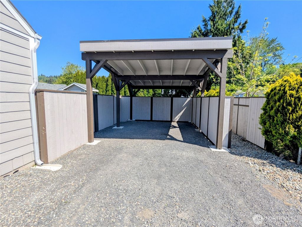 Photo of 1116 3rd Avenue N, Kelso, WA 98626 (MLS # 2515174)