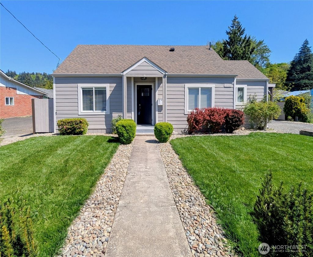 Photo of 1116 3rd Avenue N, Kelso, WA 98626 (MLS # 2515174)