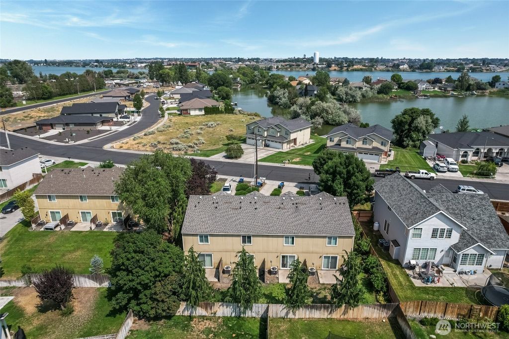 Photo of 490 S Laguna Dr DR, Moses Lake, WA 98837 (MLS # 2560597)