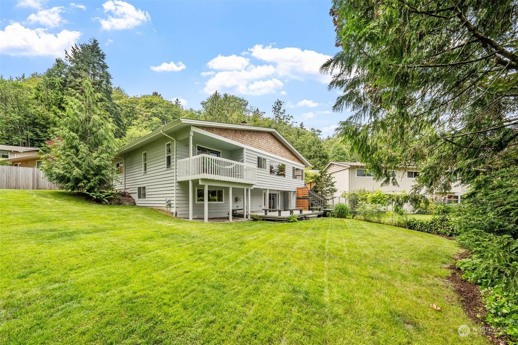 Photo of 3604 76th Place SE, Mercer Island, WA 98040 (MLS # 2257205)