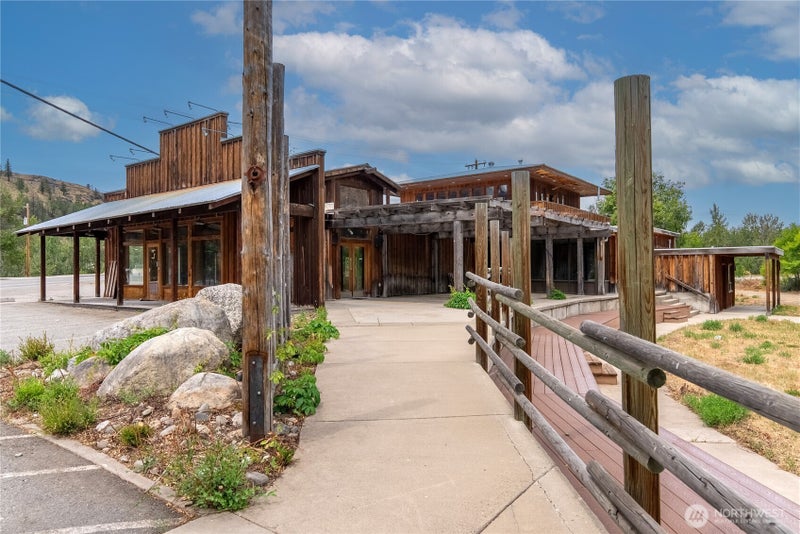 900 Methow Valley Highway E