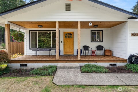 Photo of 901 W Wyandotte Avenue, Shelton, WA 98584 (MLS # 2590713)