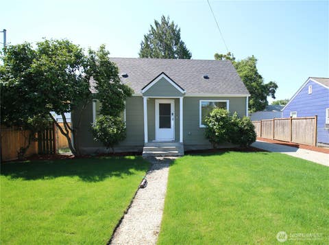 Photo of 818 118th Street S, Tacoma, WA 98444 (MLS # 2550458)